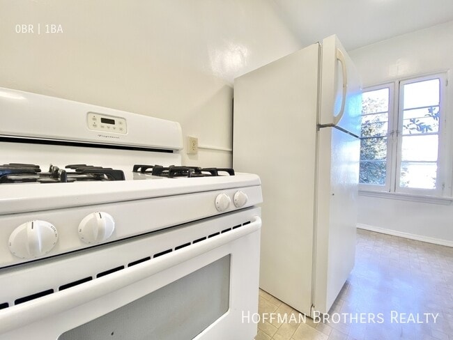 Building Photo - 838 Sanborn Ave