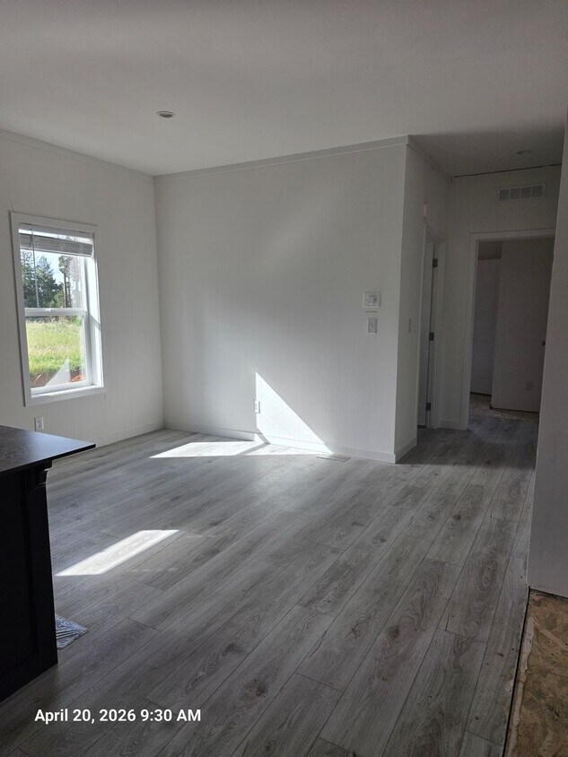 Building Photo - New 3 bedroom house w/office, pet friendly