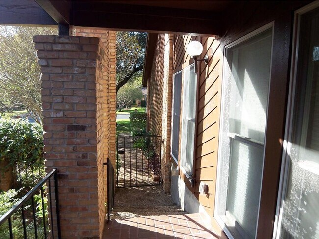 Building Photo - 8141 Forest Mesa Dr