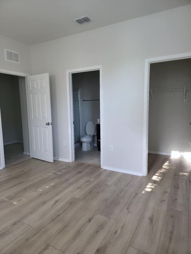 Building Photo - Spacious 4-Bedroom Home in Trillium – 1,97...