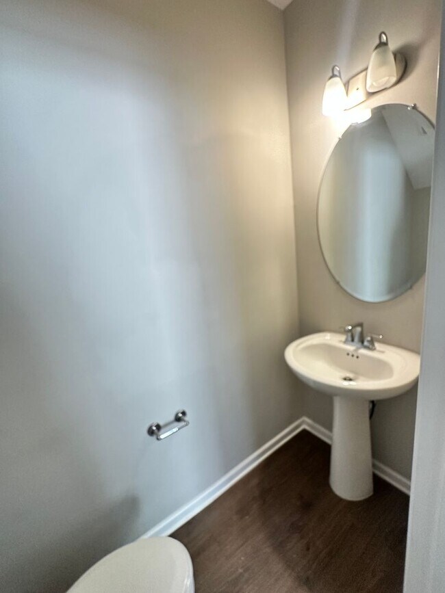 Foto del edificio - Lovely Columbia Townhome Coming soon