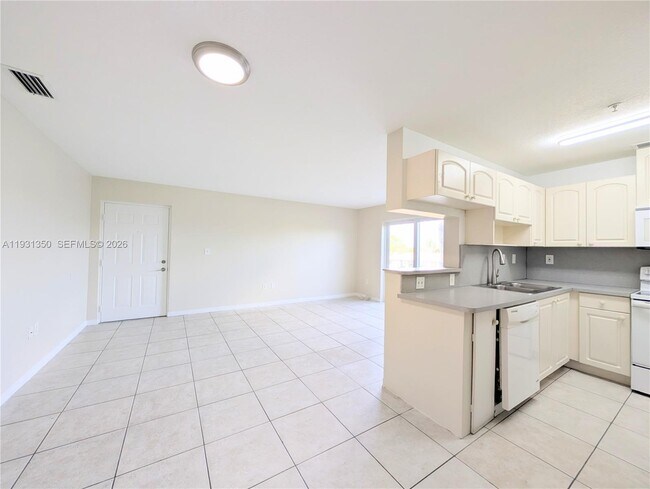 Foto del edificio - 3201 W Flagler St