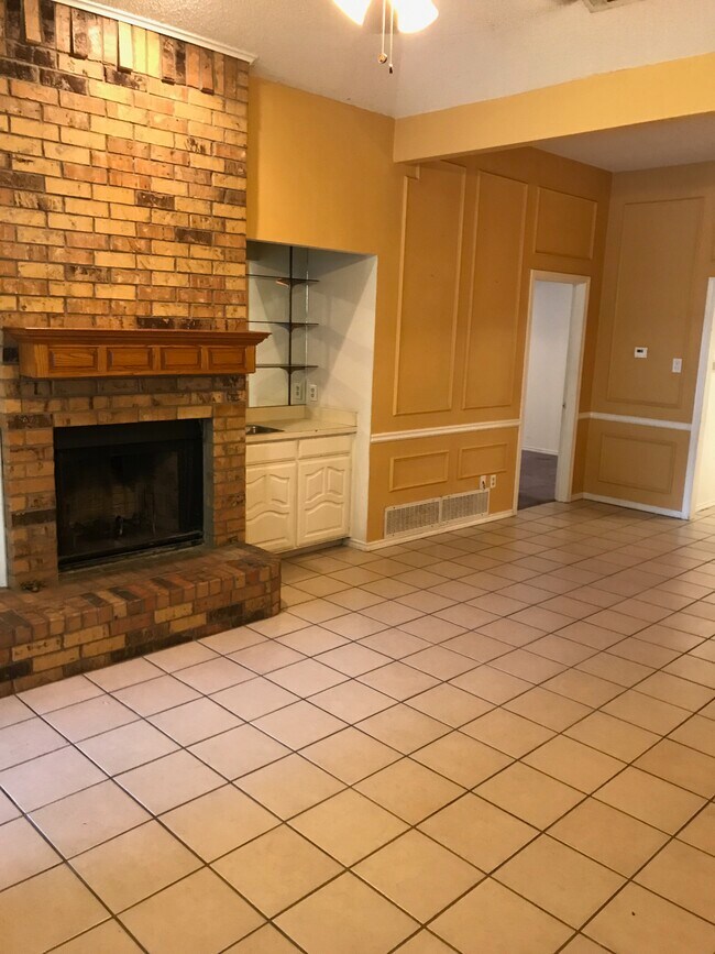 Building Photo - 830 Ash Grove Ln