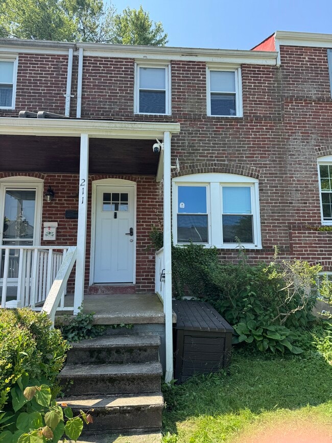 Building Photo - 211 Willow Ave