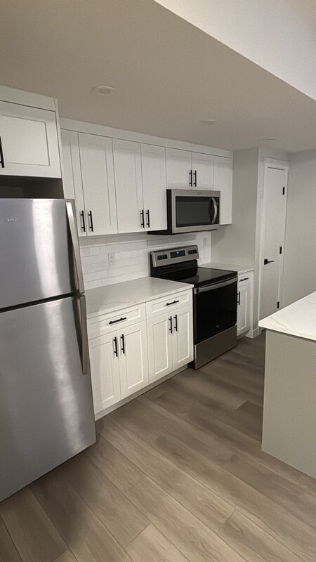 Photo du bâtiment - 11012 132 St NW