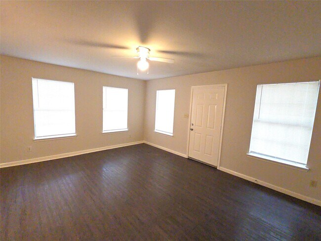 Foto del edificio - 5607 Grace Point Ln