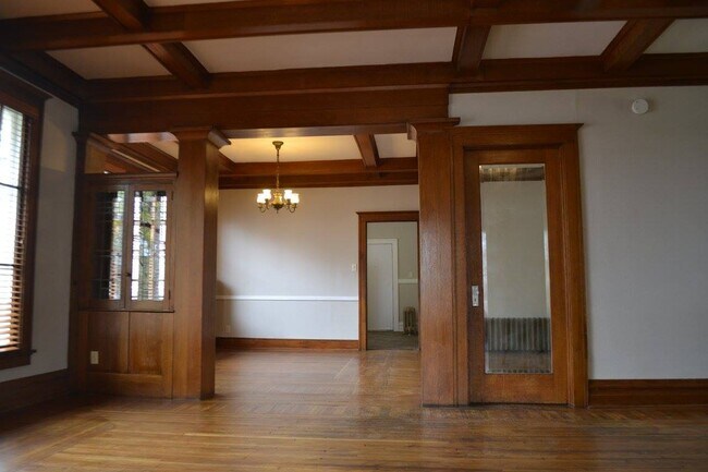 Foto del edificio - 211 N Spring Ave