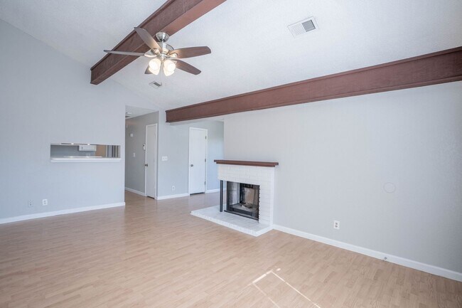 Building Photo - Stunning remodeled 2 Bedroom home in great...