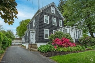 Building Photo - 876 Mountain Ave