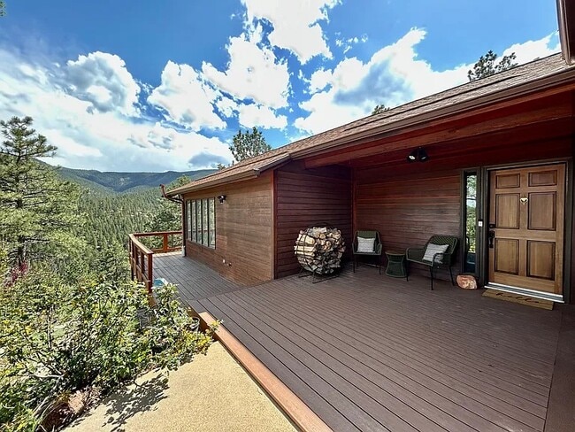 Puerta de entrada y terraza - 519 Sugarloaf Rd