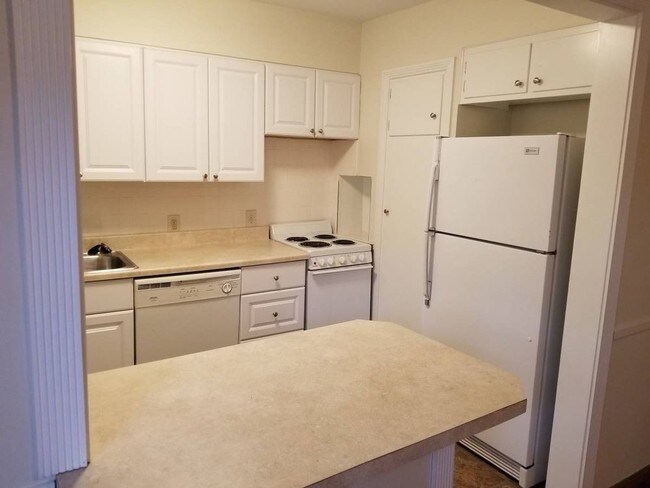 Building Photo - 208 w Pacemont