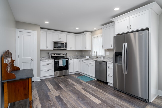 Large and Spacious Kitchen - 1800 Cumberland Trce