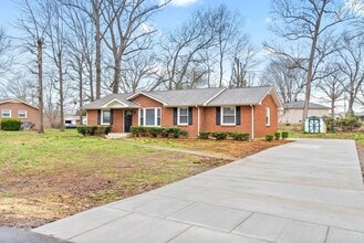 Building Photo - 2522 Timberwood Dr