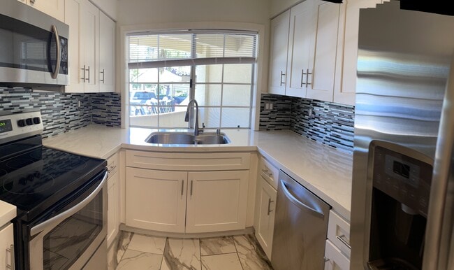 Foto del edificio - 653 Oak Run Trl