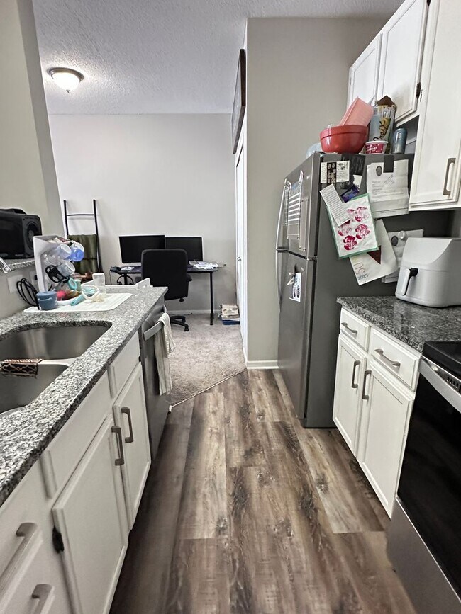 Foto del edificio - Apple Valley Town Home, 1 Car Garage, Washer/Dryer, Dishwasher, Available April/May 1st