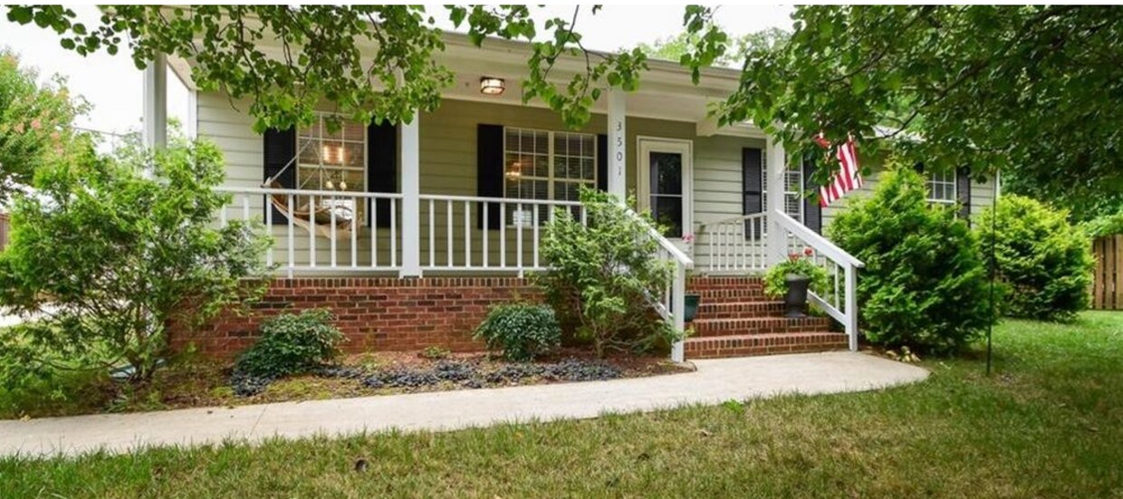 Hermosa casa en un gran lote con un jardín cercado - 3501 Hickory Nut Ct