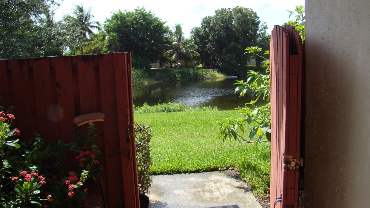 Foto del edificio - 3845 Victoria Dr