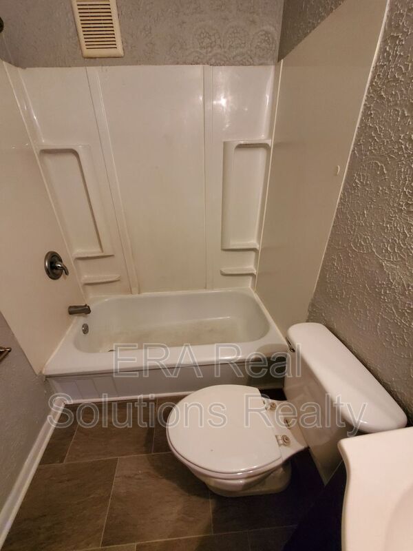 Foto del edificio - 1045 Leona Ave