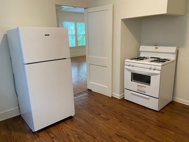 Building Photo - 2BR South Highlands Apt by Byrd High School - Downstairs Unit