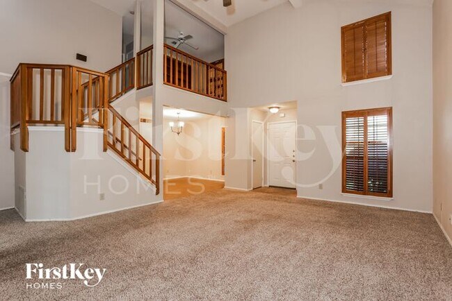 Building Photo - 2219 Wamsetta Dr