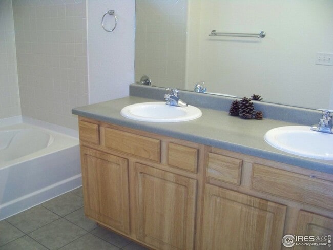 Building Photo - Townhome, centrally located in Fort Collins.