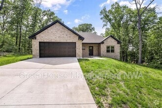 Building Photo - 19 Theale Ln