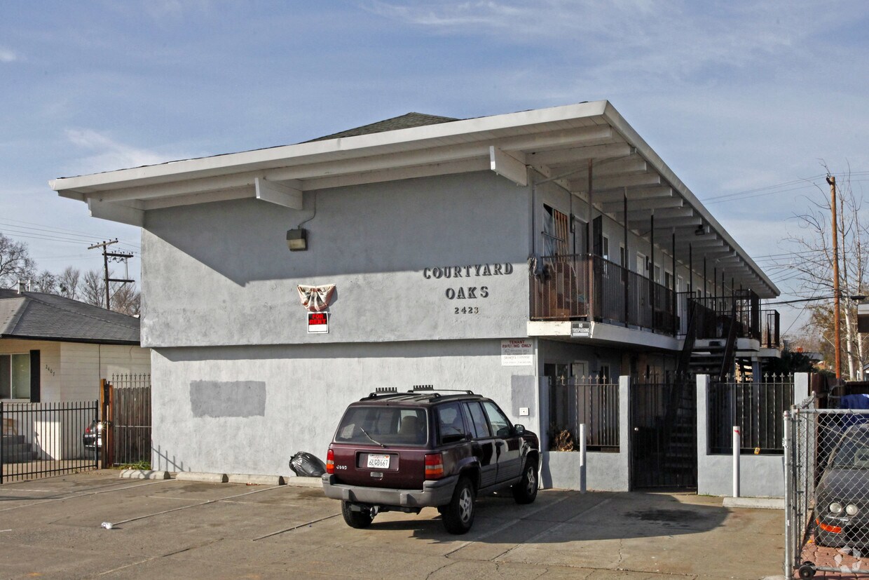 Foto principal - Courtyard Oaks