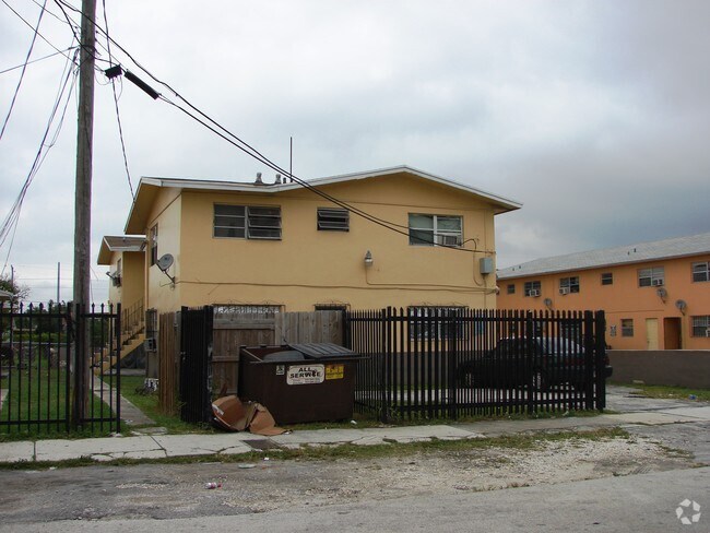 Foto del edificio - 621 NW 64th St