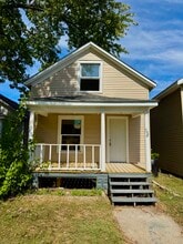Building Photo - 232 E Grove St