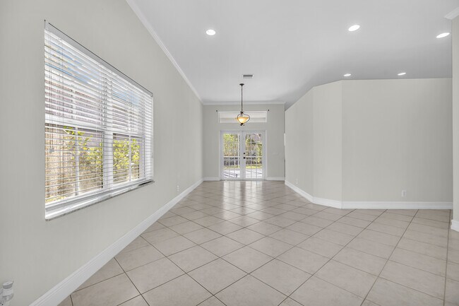 Foto del edificio - 1579 Banyan Way