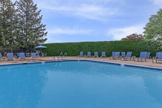 Building Photo - Manors at Knollwood