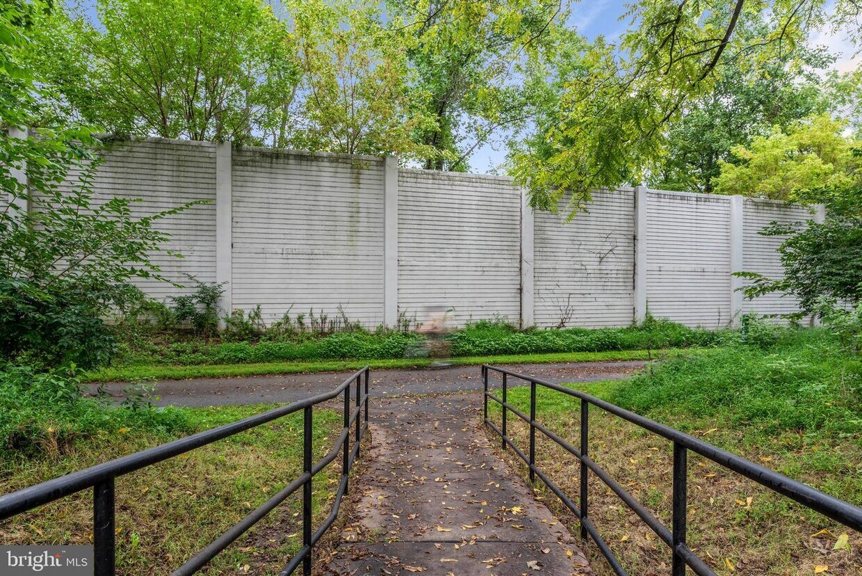 182 Old Crossing, Devon, PA 19333 Condo for Rent in Devon, PA