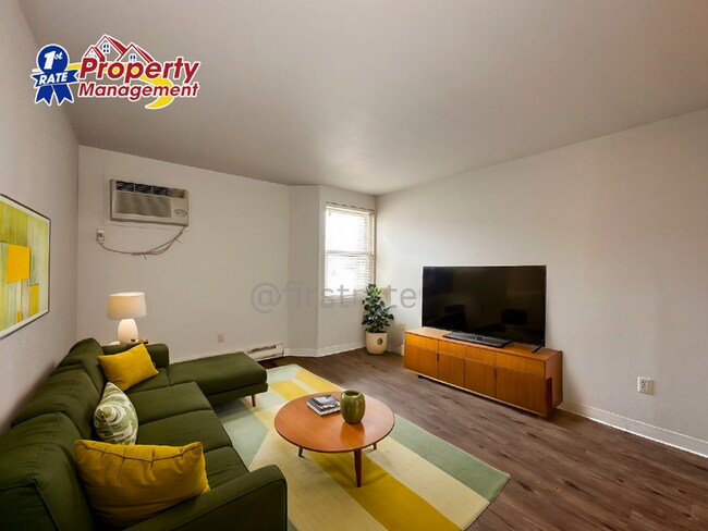 Foto del edificio - 1681 N Laurel St