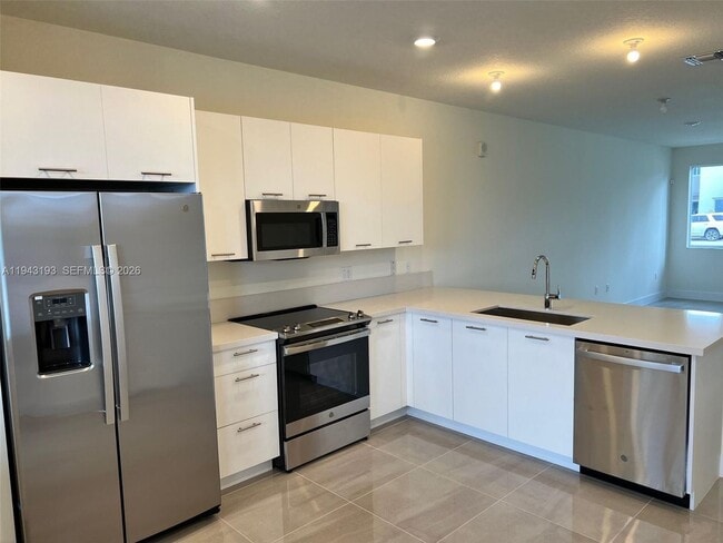 Foto del edificio - 10300-10366 NW 66th St