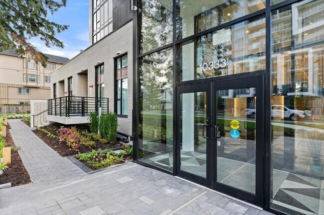 Building Photo - 10333 133 St