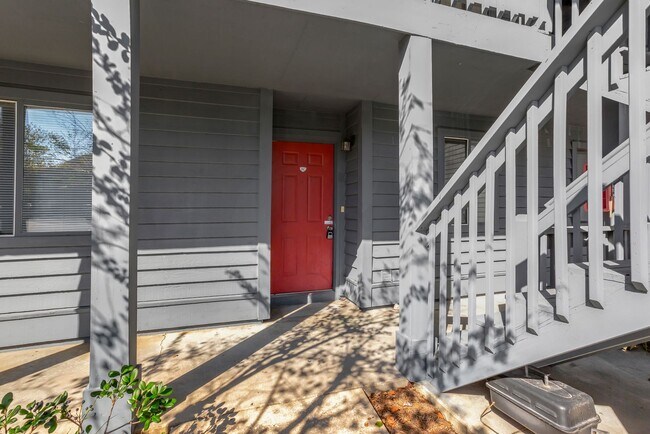 Building Photo - Great Location! Close to Folly Beach and D...