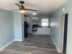 Building Photo - 112 S Virginia St