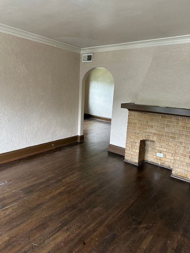 Building Photo - 2-Bedroom Apartment for Rent – $860 – Includes Appliances