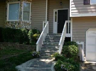 Building Photo - 261 Grapevine Dr