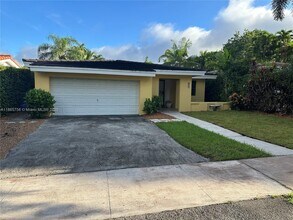 Building Photo - 527 Gerona Ave