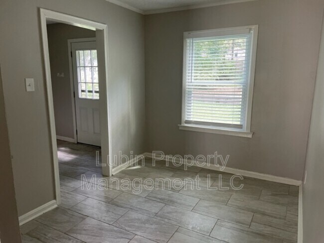 Building Photo - 3571 Wilshire Rd