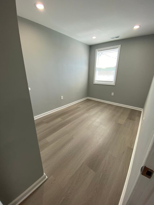 Foto del edificio - ** 3 BEDROOM TOWNHOME AVAILABLE**