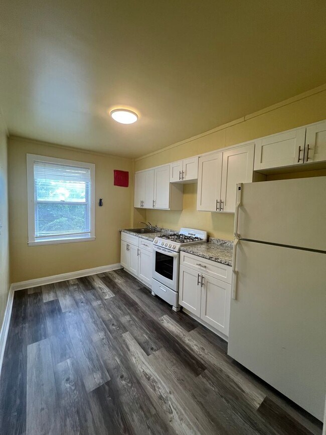 Foto del edificio - Beautiful 3 Bedroom 2 Full Bathroom Town Home Belair Edison