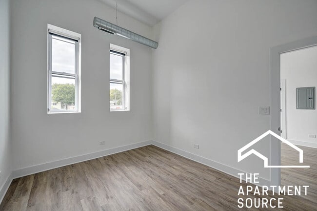 Foto del edificio - 4733 N Western Ave