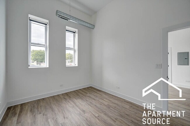 Foto del edificio - 4733 N Western Ave