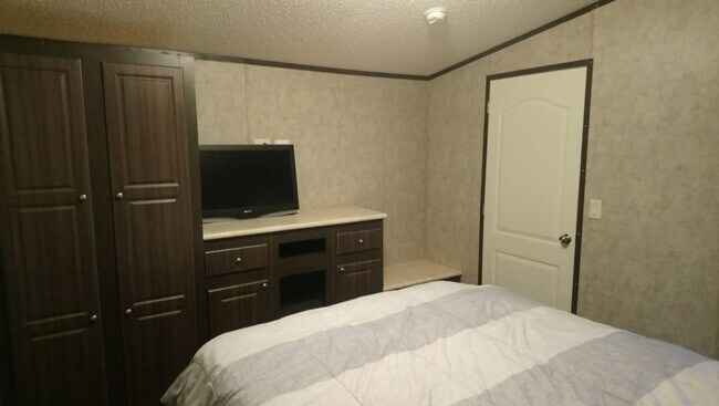 Foto del edificio - Cozy 1-Bedroom Mobile Home in Holiday, FL