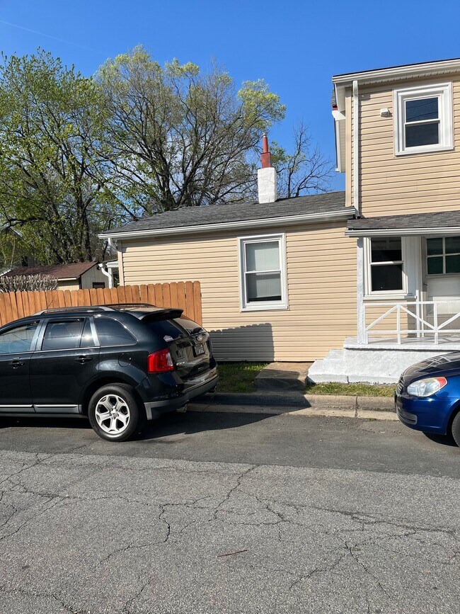 Foto del edificio - 301-10 1/2 10 1/2 St NW