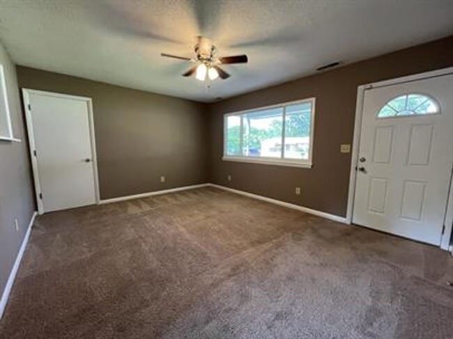 Building Photo - 504 Holly Ct