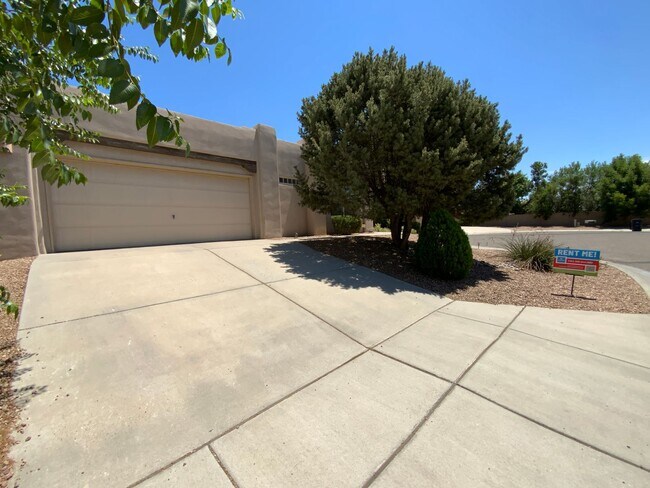 Building Photo - 3 Bedroom Single Story Home Available Near...