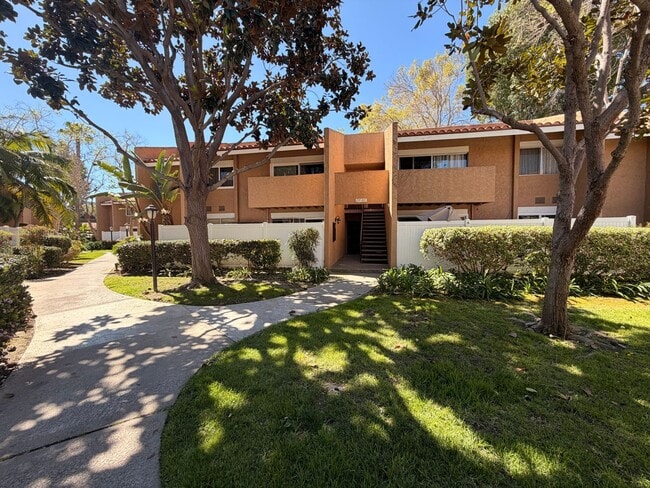 Photo - Updated 2 Bed, 2 Bathroom Condo For Rent w/ Parking! - South Coast Metro